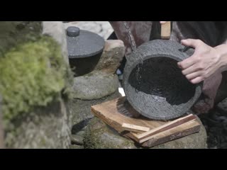 chinese traditional crafts. shigo manufacturing technology (stone pot with a lid).