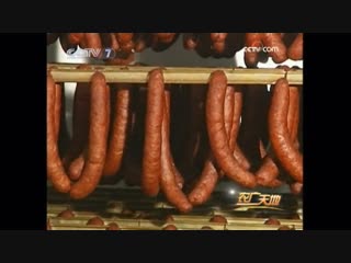 hongchan sausage (red sausage). processing technology for red sausages at the harbin meat processing plant.