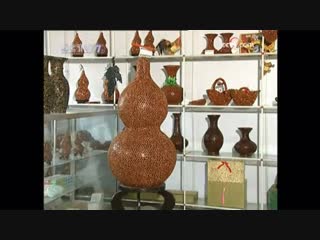 hetao gunipin walnut artwork. decorative vase in the shape of a bottle gourd, made of sawn wild gourd